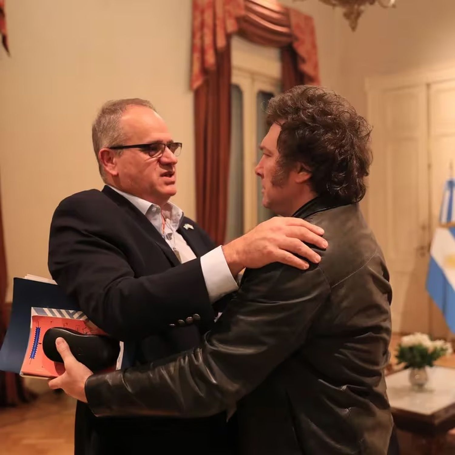 Javier Milei y el embajador de Israel en la Argentina, Eyal Sela.