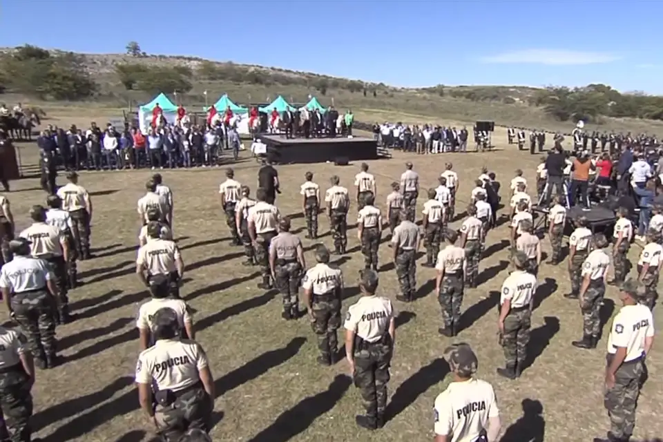 En Olavarría, Kicillof encabezó el egreso de casi mil oficiales de la nueva Policía Rural