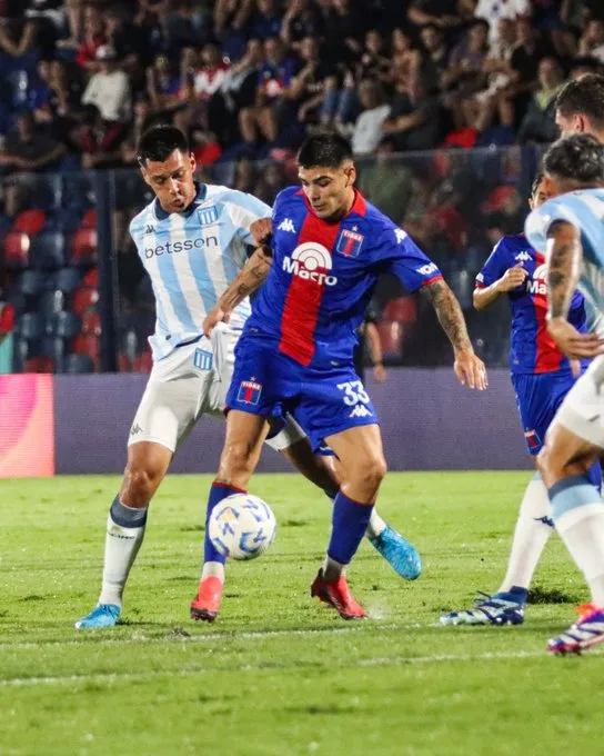 Tigre se hizo fuerte ante un Racing que guardó demasiado