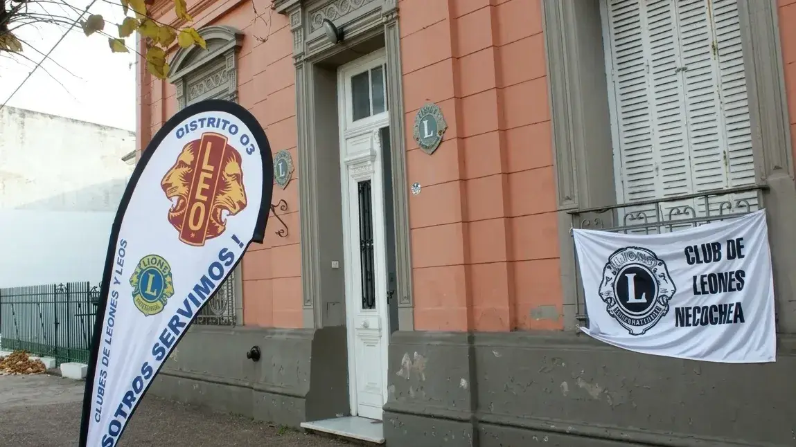 En 58 entre 63 y 65. Se encuentra la sede del Club de Leones