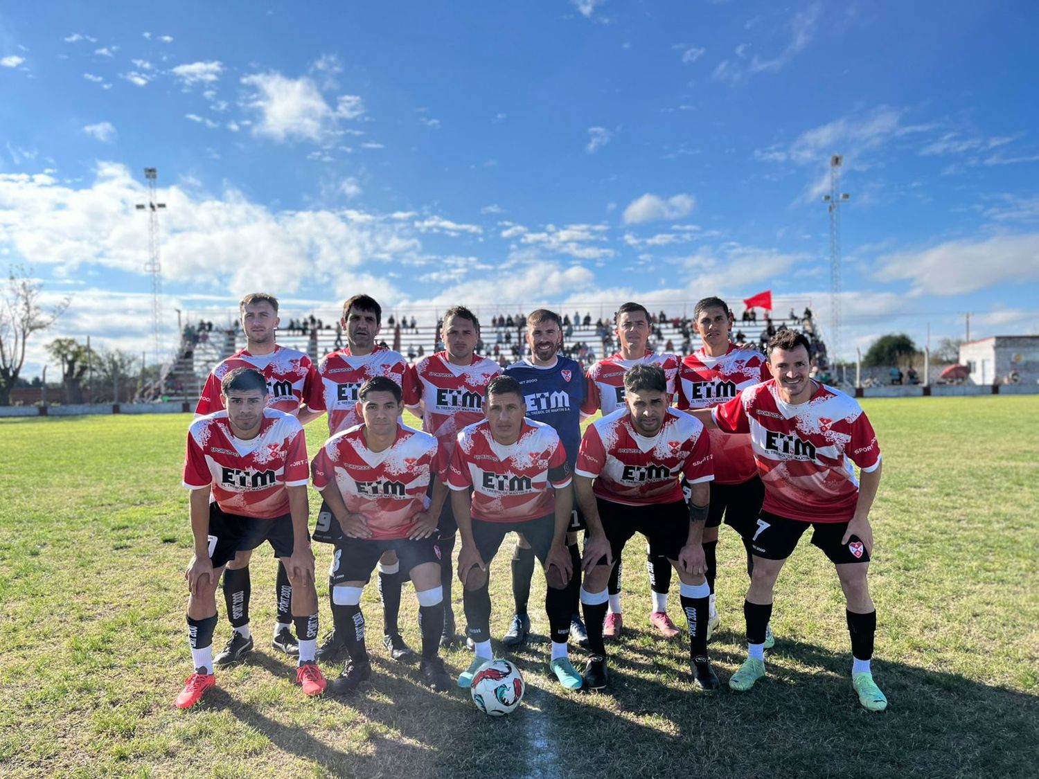 La Academia sigue firme en la cima: 
venció 2-1 a El Progreso