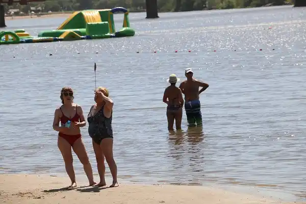 El verano tuvo un buen arranque y llegaron los primeros turistas