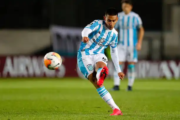 Racing pierde a Rojas