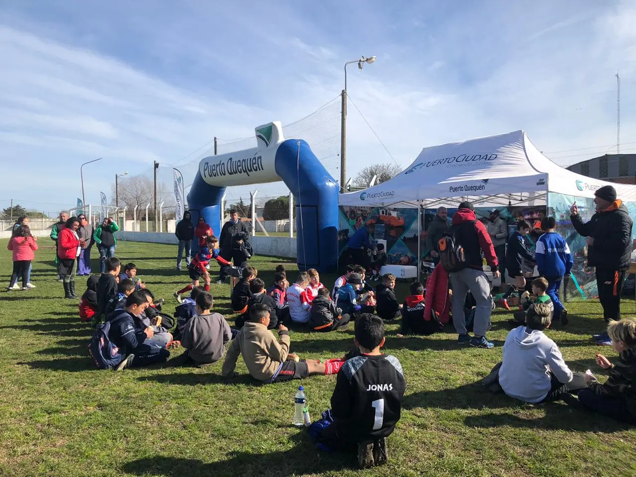 Jornada recreativa para jugadores infantiles
