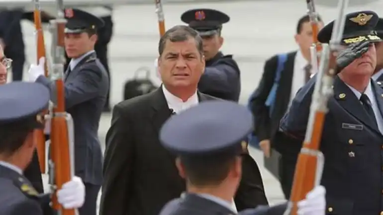 Rafael Correa echó a la cúpula militar de Ecuador