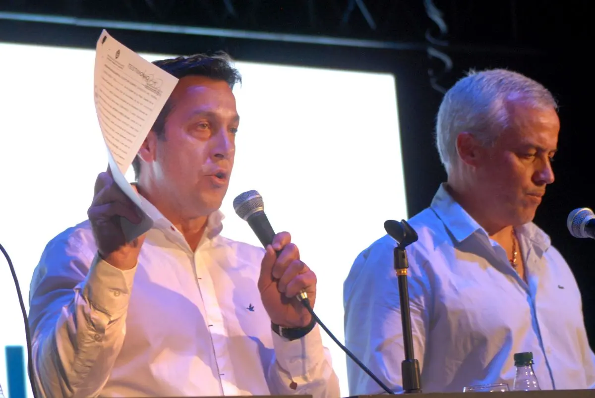 El intendente Rojas junto a Martín Migueles en el debate