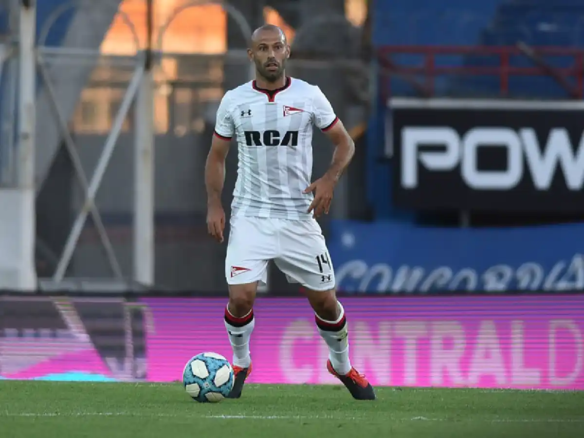 Mascherano jugaría de central ante Argentinos 