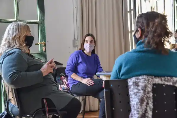 Julieta Spina: “los jóvenes interpelan lo establecido para impulsar transformaciones y el gran desafío es incluirlos”