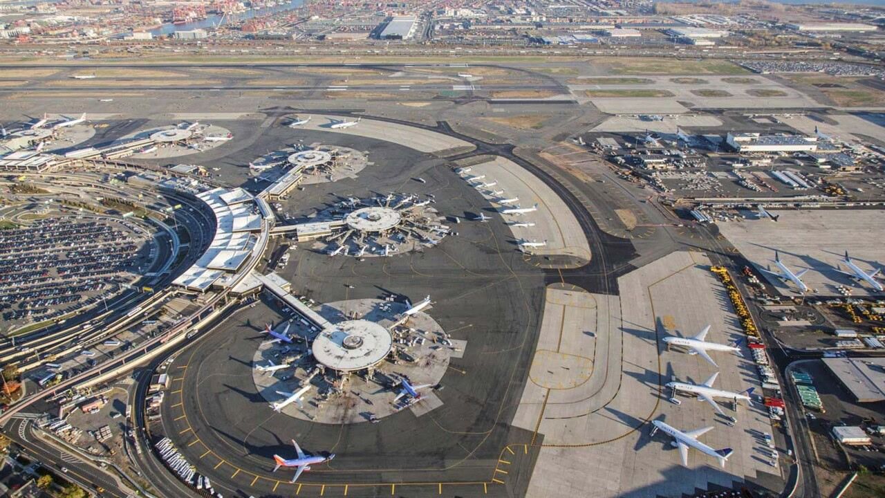 Crece la tensión en Medio Oriente: American y United Airlines suspenden vuelos a Doha y Dubai