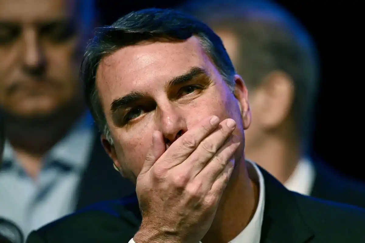 Flávio Bolsonaro viajó a Estados Unidos y el gobierno de Trump le otorgará asilo político