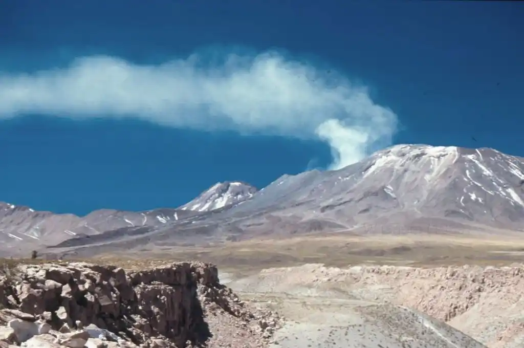 El volcán Láscar en Chile aumentó su actividad sísmica: hay alerta naranja en Salta y Jujuy
