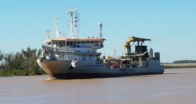 Puerto: Comenzaron con el dragado de la dársena y el canal de acceso