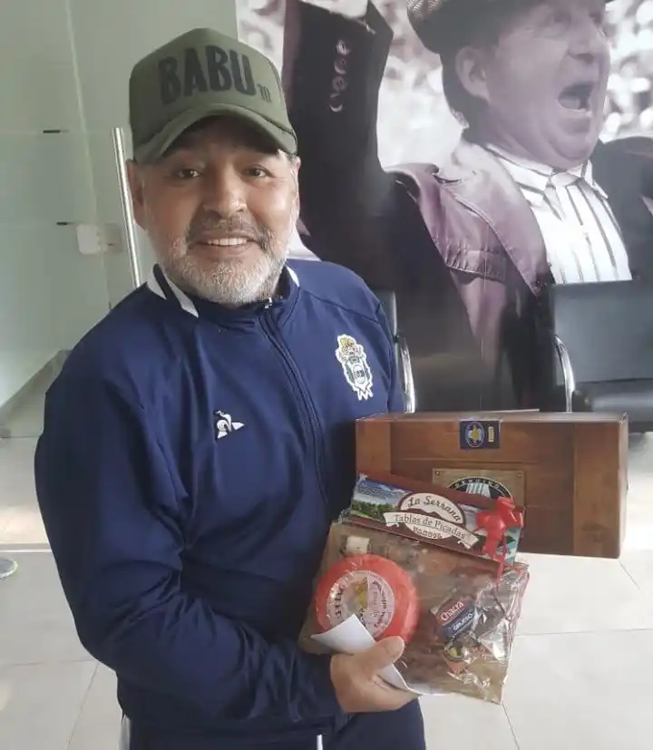Regalos bien tandilenses para el "Diez"