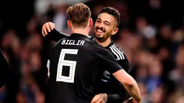 Sin Messi, Argentina aprobó ante Italia pero no tuvo brillo