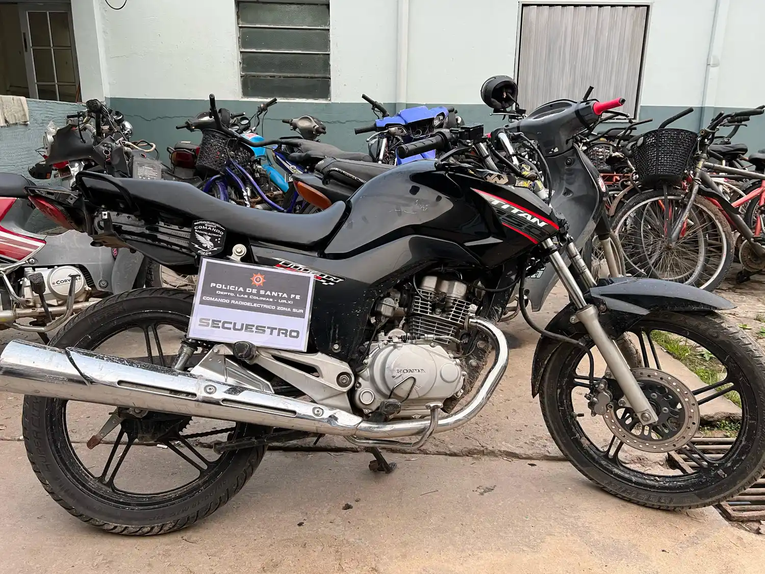 Atraparon a un menor de edad en moto sin patente en la región: el vehículo era robado