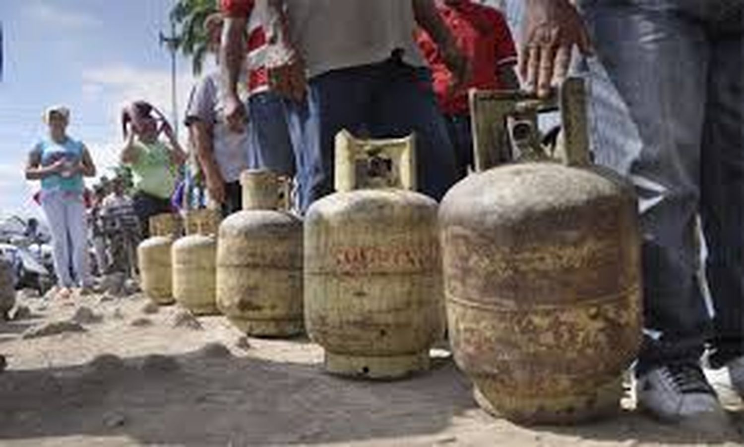 Un CALVARIO viven los abuelos y las personas discapacitadas para que les vendan GAS en Táchira