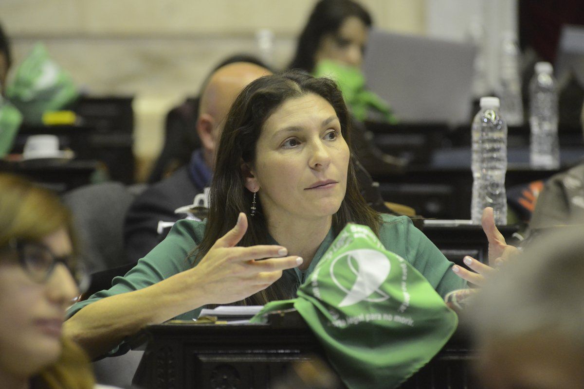 Macha convocó a movimientos LGBT a participar de la comisión de "Mujeres y Diversidad" que preside.