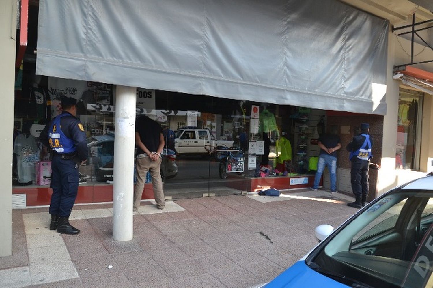 Robaron un stereo y los atraparon en pleno centro de Gualeguaychú