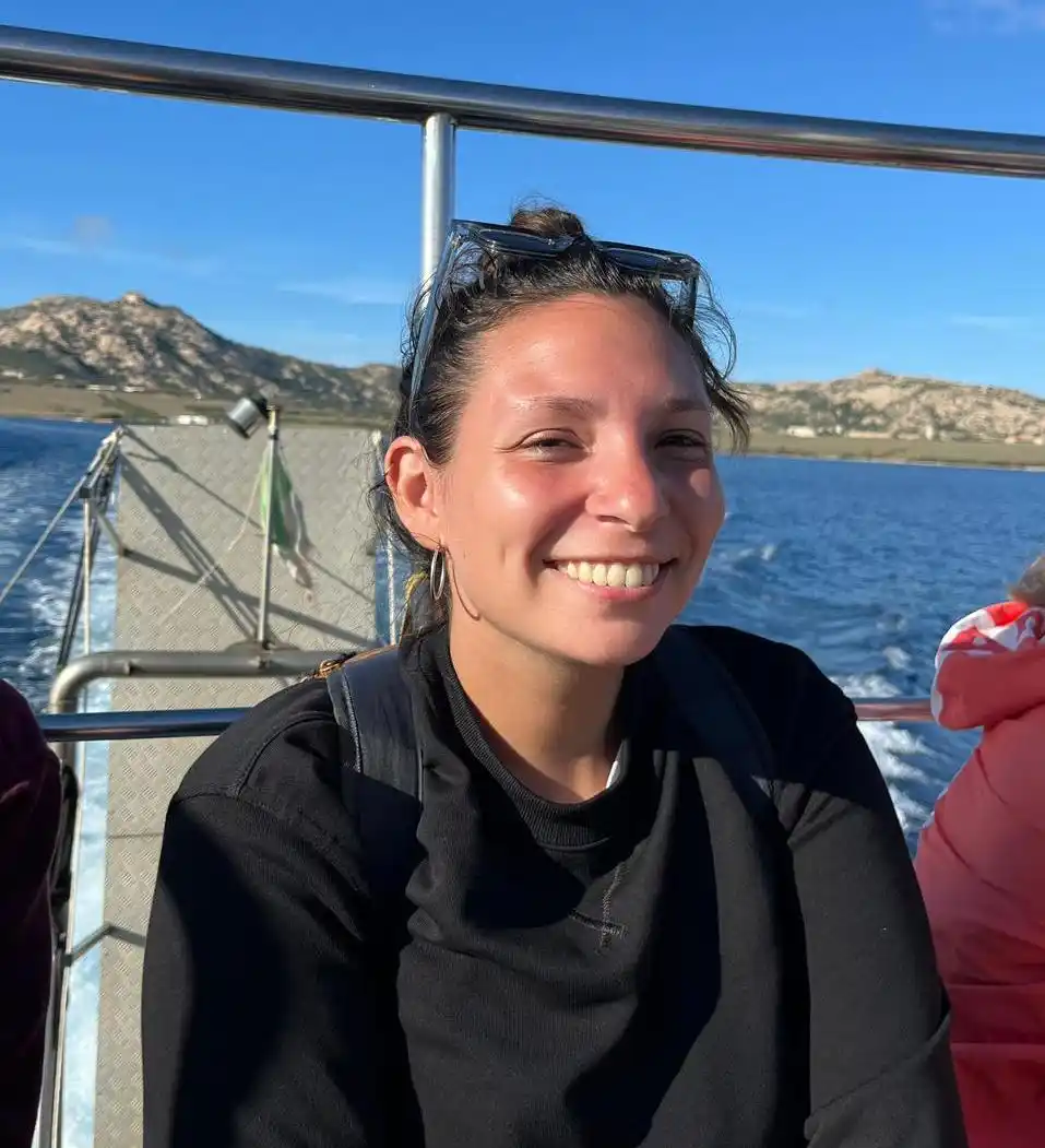 Alexandra Fiorotto: 
Desde Stintino, Cerdeña: una experiencia transformadora en Italia