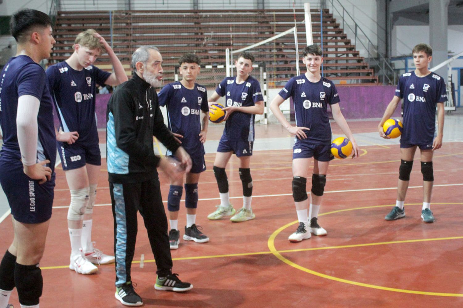 Esta noche, Huracán recibe a la Selección Argentina de Voley