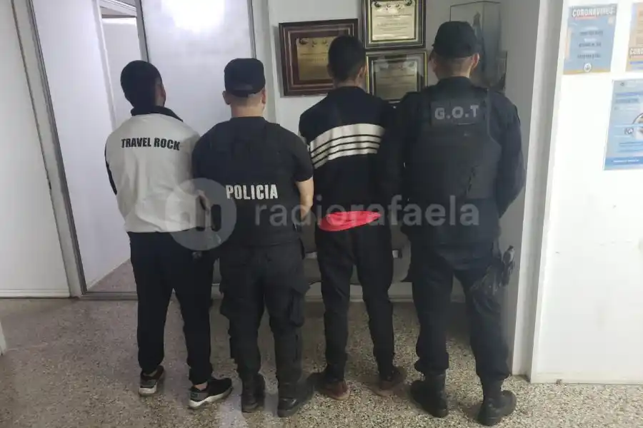 Le robaron una escopeta y una caja de seguridad con dinero, cheques y documentos