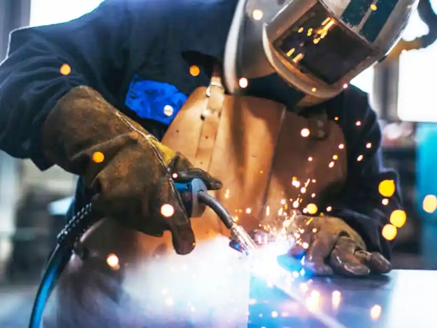 La actividad económica cayó 0,3 % en noviembre, pero quedó en terreno positivo en el acumulado de 2025