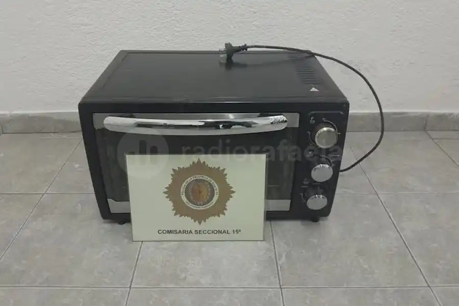 Se metieron al quincho de una casa quinta, se llevaron un horno eléctrico y lo vendieron en minutos