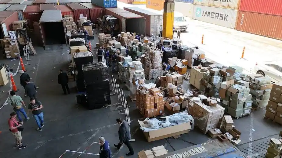 Aduana viene incautanto mercadería ilegal en el aeropuerto de Ezeiza y en otros lugares de ingreso de productos al país. (Foto: Infobae)