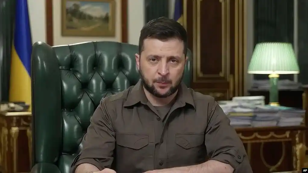 Zelenskyy critica la “indecisión” en reacción a la invasión rusa