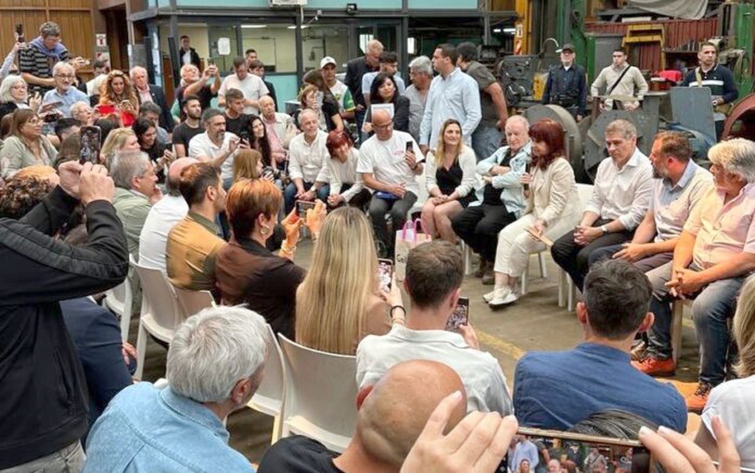 CFK visitó Avellaneda y dijo que el gobierno de Milei “es como un yogurt” poque “se vence”