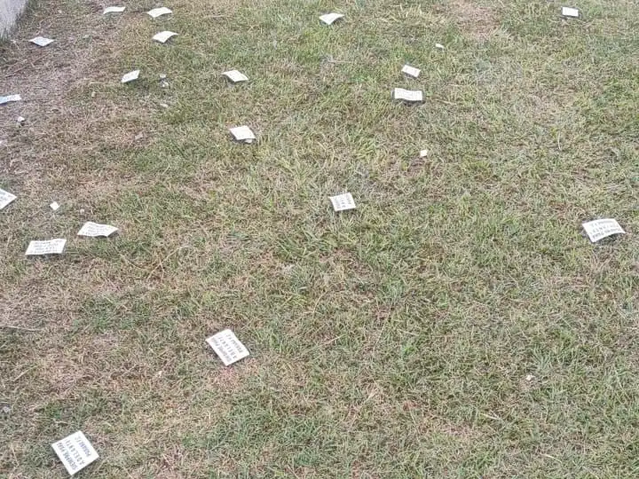 Hinchas de Mitre se encontraron cartas con mensajes provocadores en la parcialidad visitante de la cancha de Paraná.