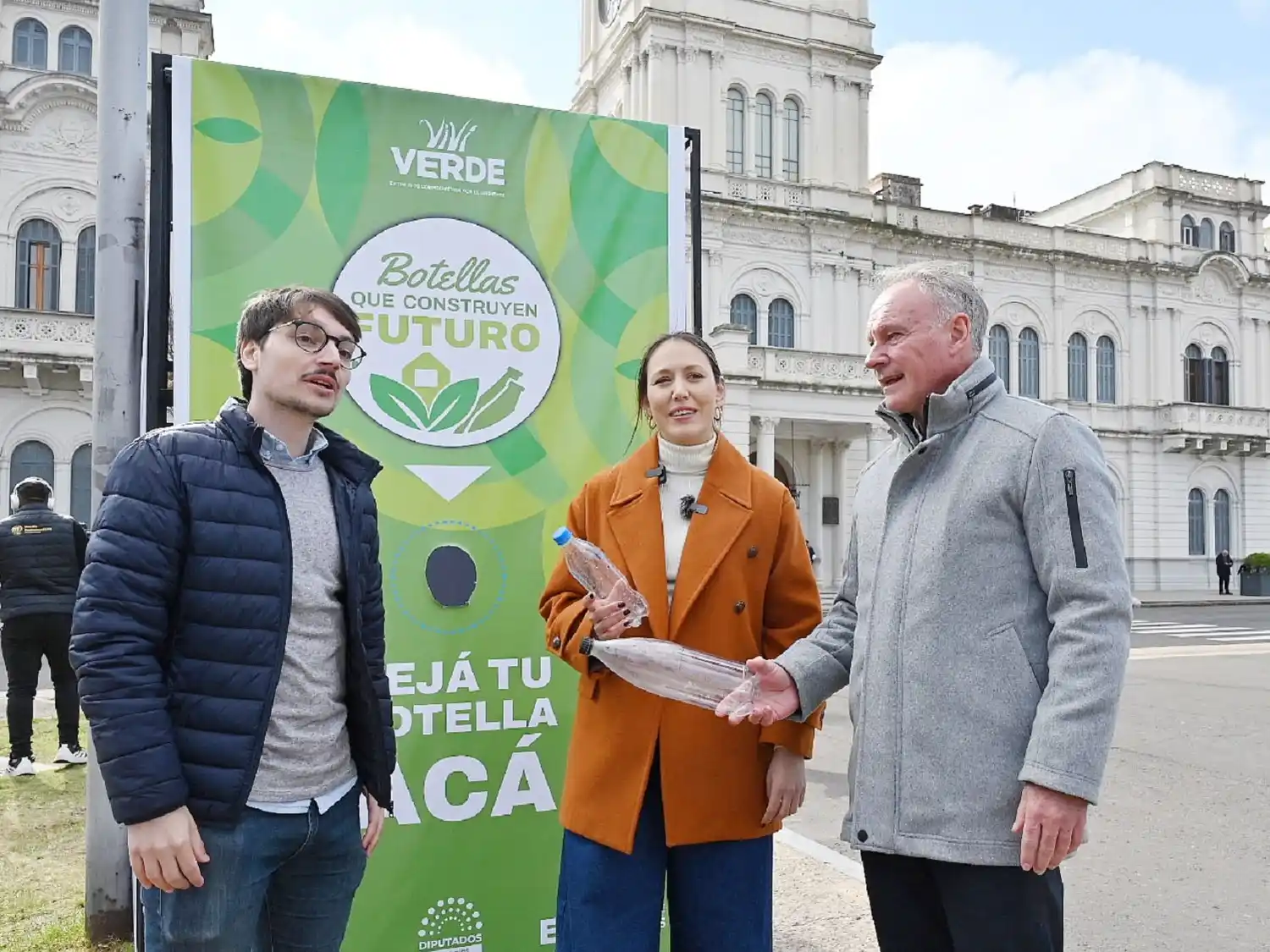 Entre Ríos lanza la primera campaña para construir aulas con botellas PET recicladas