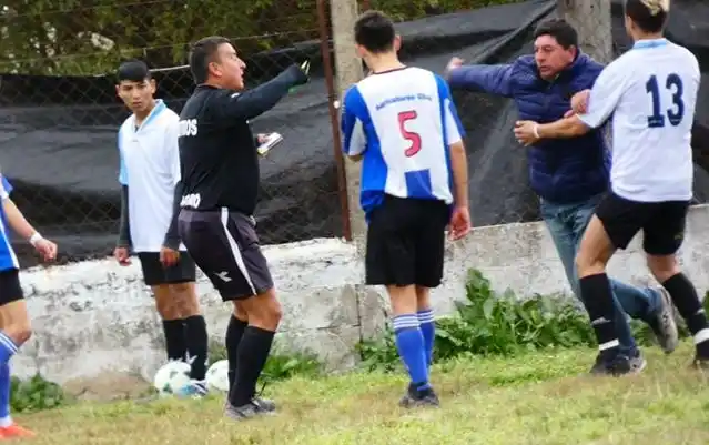 Violencia en la Liga Sampedrina: En una semana le pegaron a dos árbitros y uno sufrió fractura de maxilar