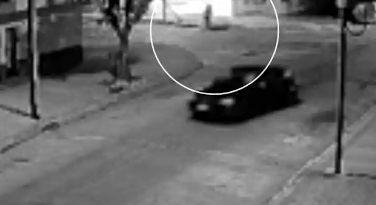 El joven atropellado en La Plata tras una pelea sigue grave: Las imágenes del brutal impacto