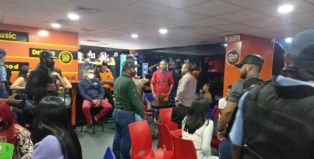 ¡DEJEN TRABAJAR! Denuncian que funcionarios extorsionan locales de comida rápida en Lara