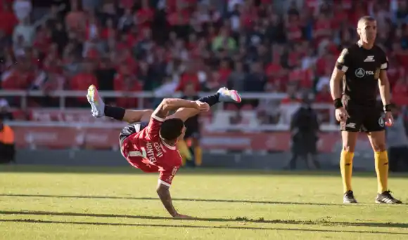 Dos argentinos nominados al premio Puskás 2025 por el gol del año: miralos acá