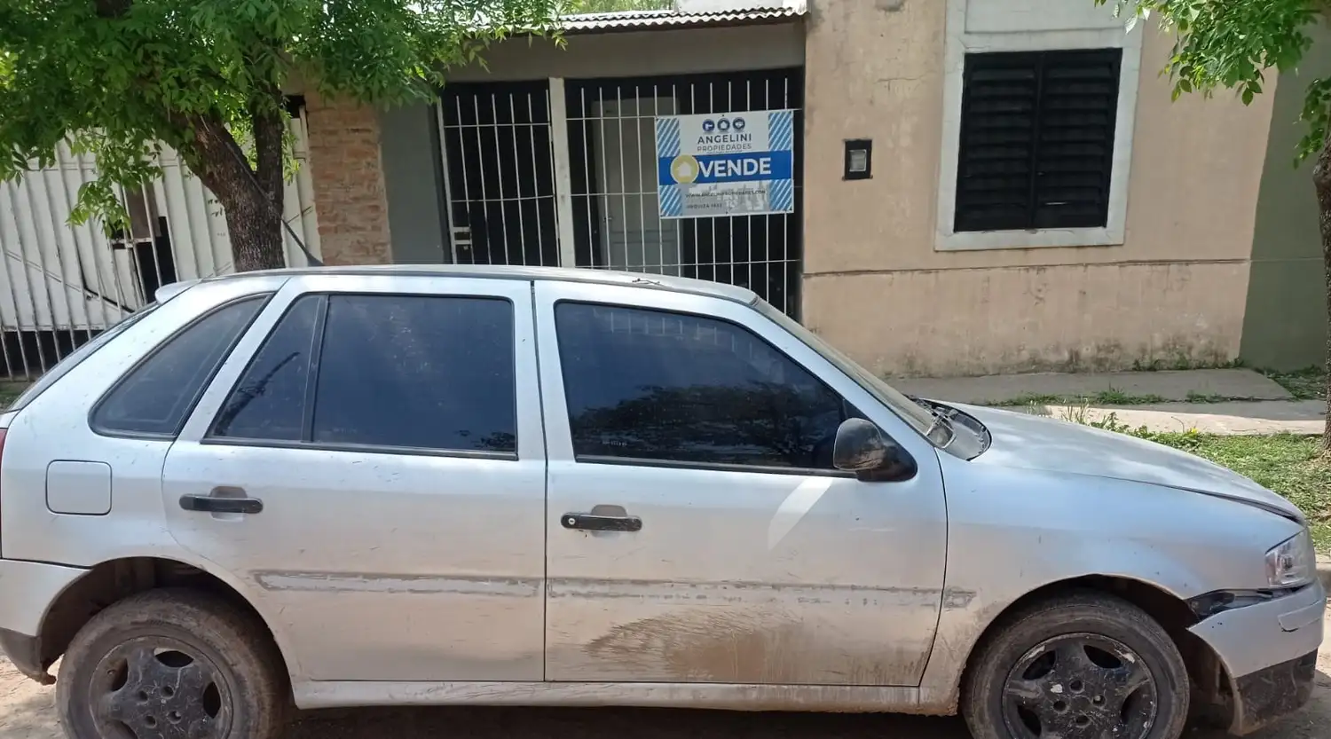 Un joven de 19 años compró un auto, pero era robado y se lo sacó la policía