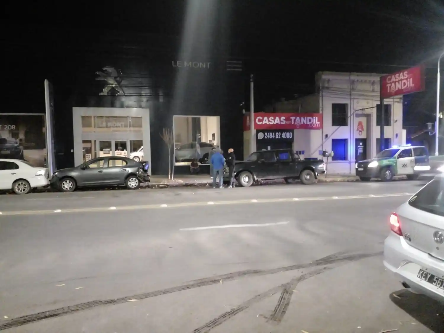 Cinco vehículos fueron dañados en un choque en cadena en avenida España