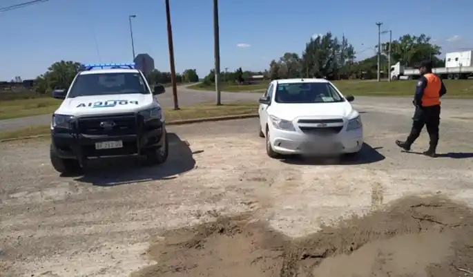 Secuestran auto con patente ilegible, una modalidad habitual para evitar fotomultas