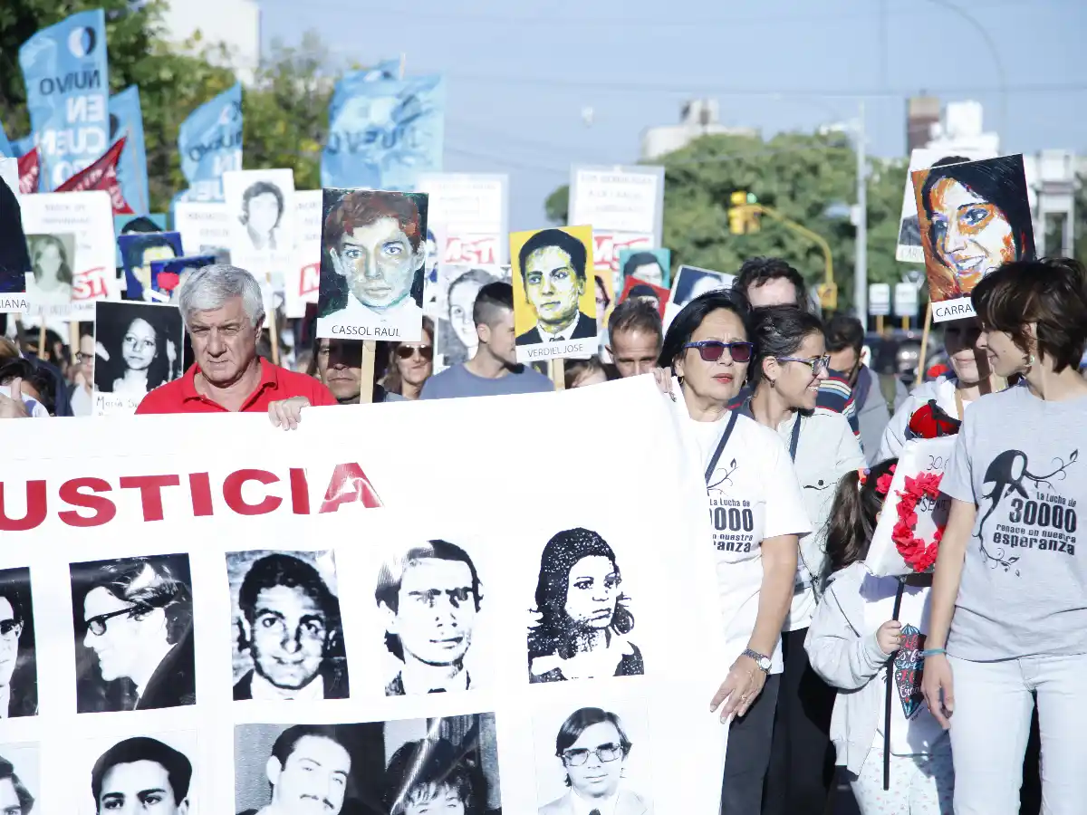 Encendido discurso en el Día de la Memoria: “El Estado de derecho está en peligro” 