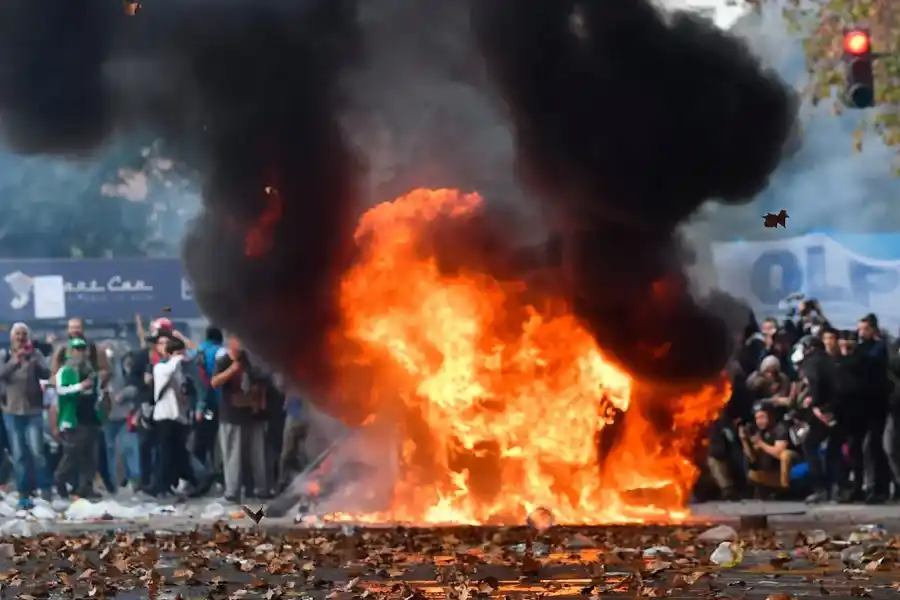 El gobierno felicitó a las fuerzas de seguridad por la "represión" y afirmó que se intentó perpetrar un "golpe de estado"