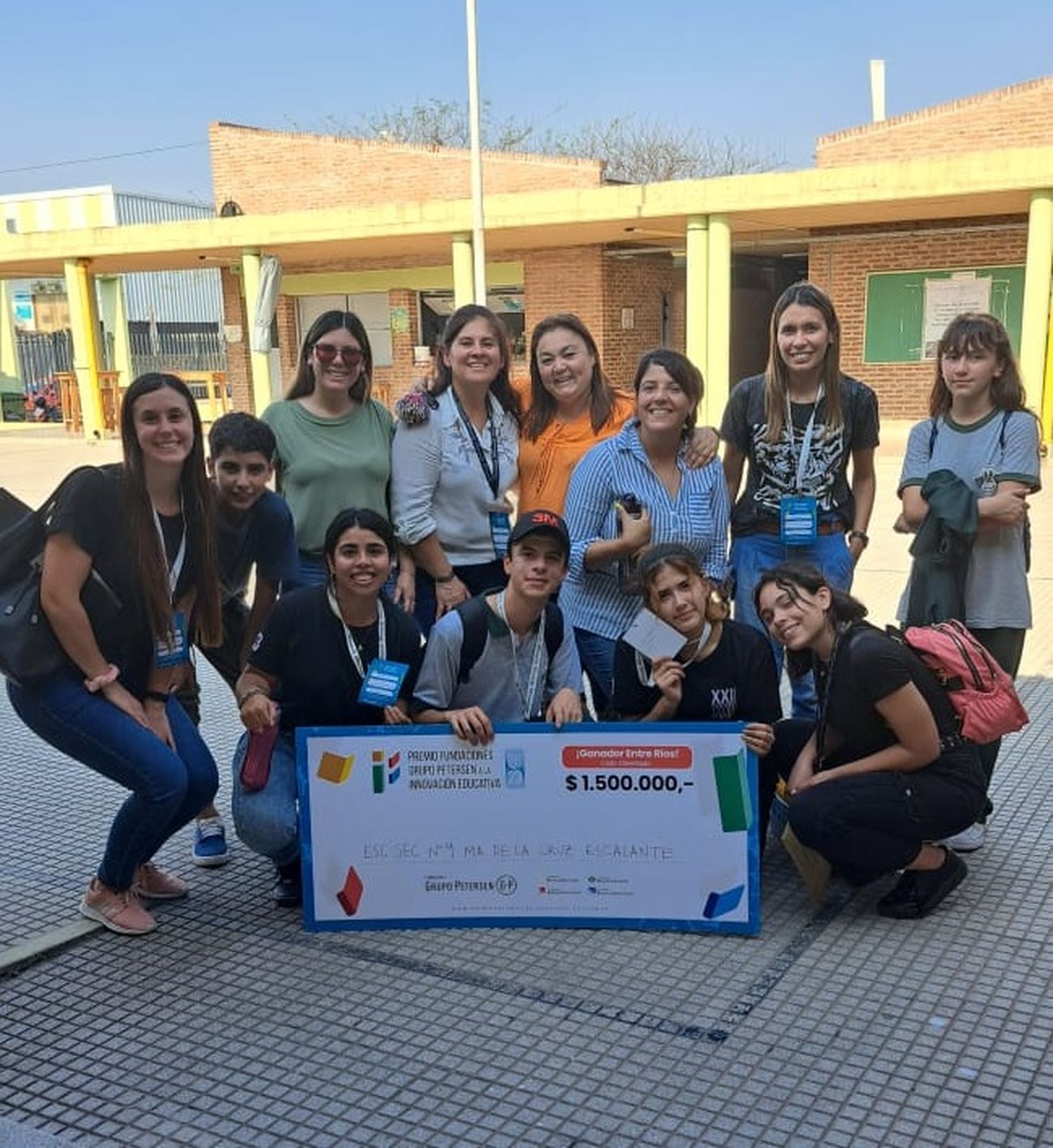 Estudiantes obtuvieron el primer puesto en el certamen de innovación educativa