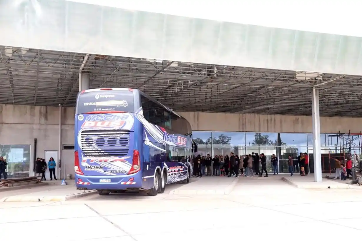 ¿Es “ley” dar propina? Pasajera enciende el debate tras episodio en la terminal