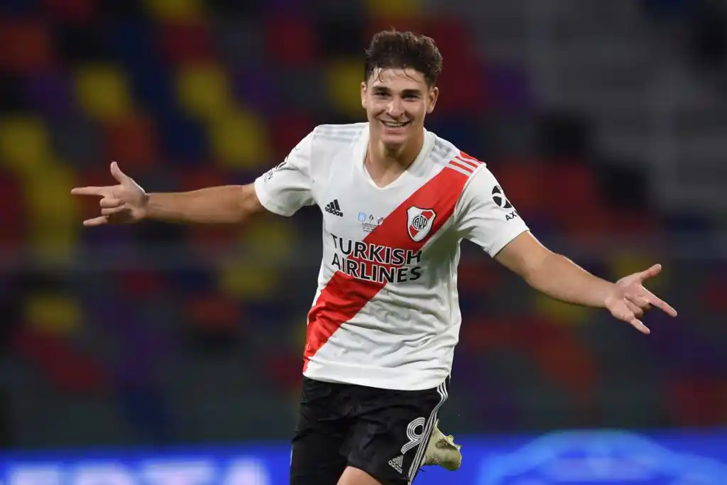 Scaloni dio la lista, con Julián Álvarez por Alario