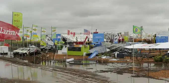 Hubo daños materiales en el predio donde se realiza la exposición.