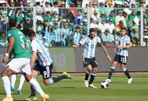 Sin Messi y con Di María como estandarte, Argentina goleó 3-0 a Bolivia en la altura de La Paz