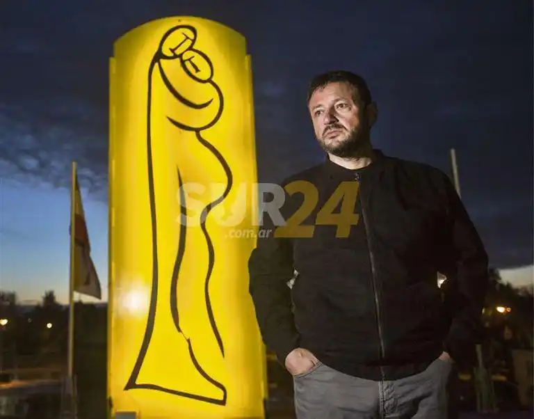 Acto de descubrimiento de la obra “El Abrazo” en la Casa del Bicentenario