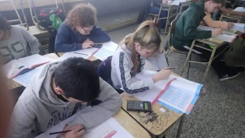 Un examen que evaluó el nivel de conocimiento pero también al entorno escolar