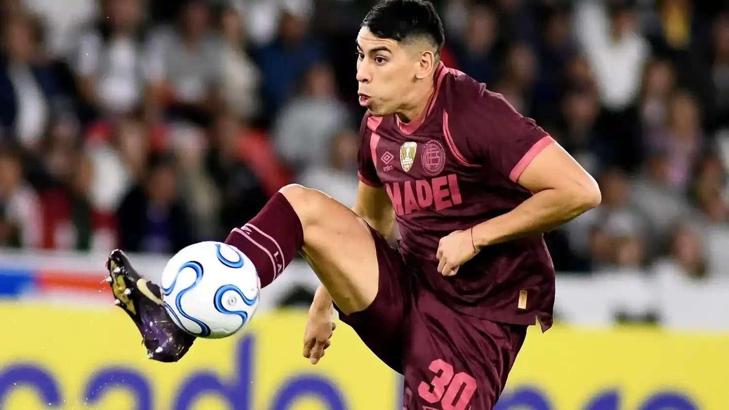 Cardozo, volante de Lanús.