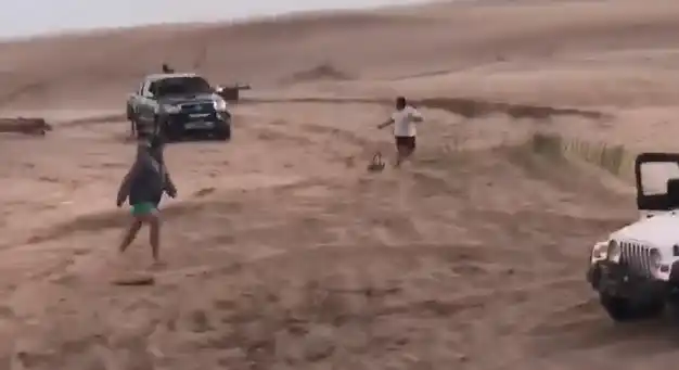 Locura en Villa Gesell: Un conductor "descontrolado" amenazó con atropellar a personas en una playa